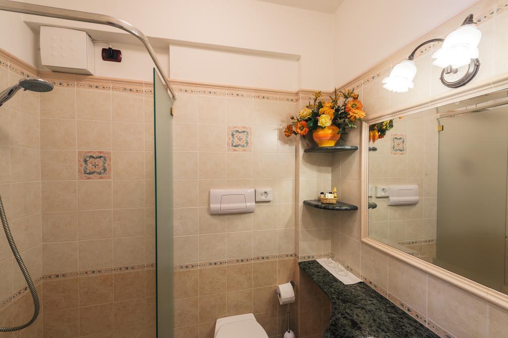 Hotel Garden Zorzi San Felice del Benaco Room photo