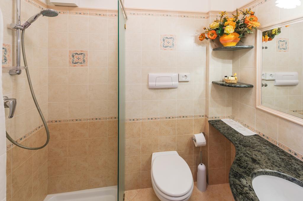Hotel Garden Zorzi San Felice del Benaco Room photo